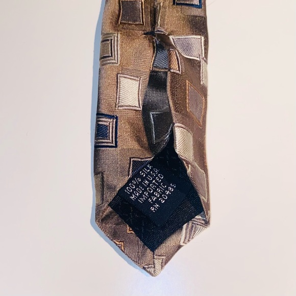 STAFFORD Men’s Necktie Tan/Cream/Blue with Geometric Design Imported 100% Silk. - Picture 3 of 4